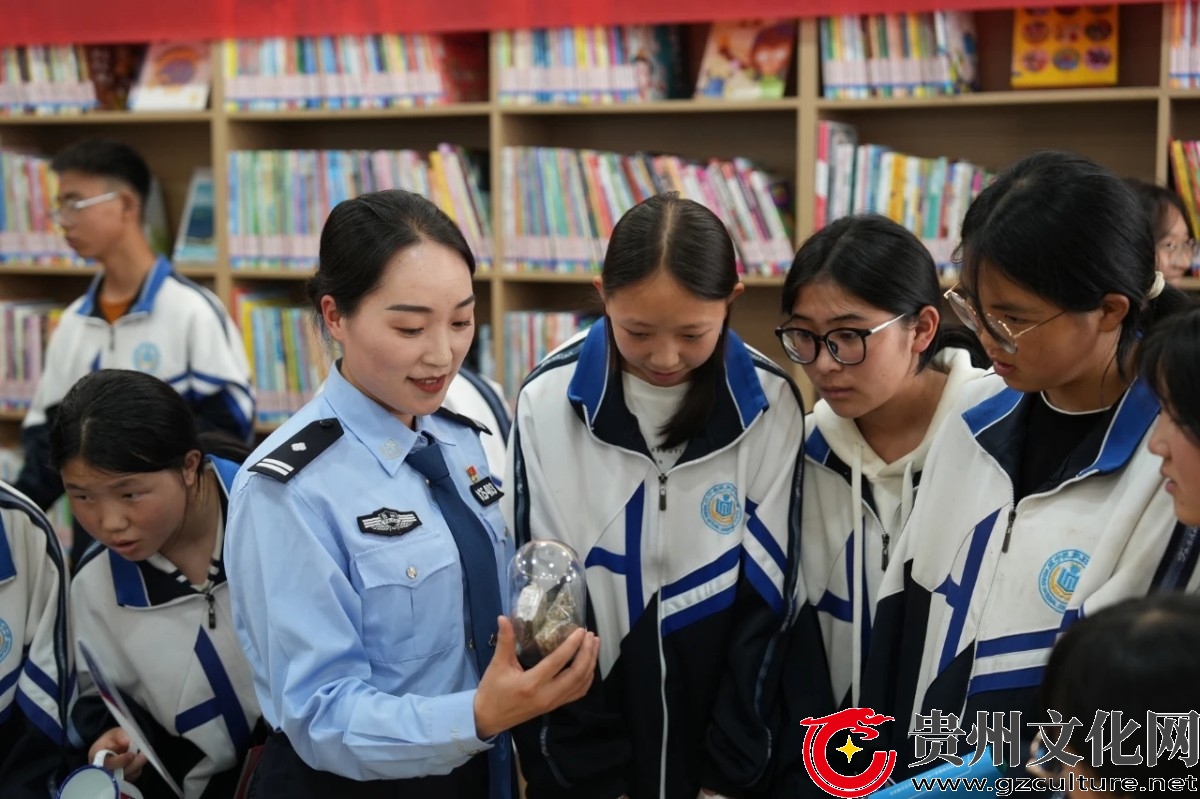 威宁自治县举办“书香浸润心田·无毒守护未来”禁毒主题宣传活动