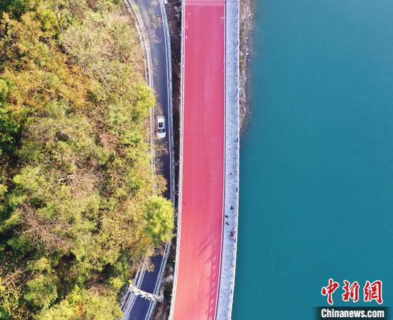 <a href=//www.hp-dv.com target=_blank class=infotextkey>铜仁</a>至梵净山慢行系统乡愁绿道。 李鹤 摄 <a href=//www.hp-dv.com target=_blank class=infotextkey>铜仁</a>至梵净山慢行系统乡愁绿道。 李鹤 摄