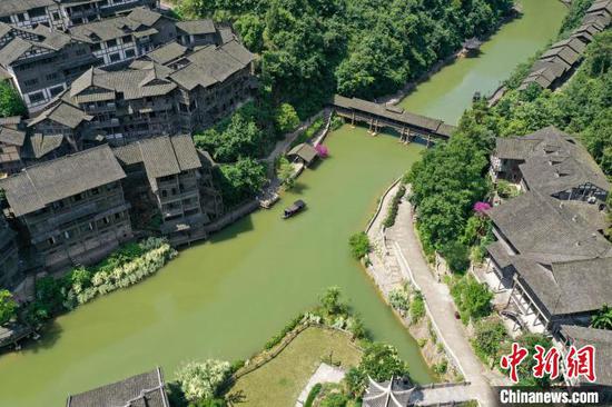 航拍贵州遵义乌江寨景区。 瞿宏伦 摄 航拍贵州遵义乌江寨景区。 瞿宏伦 摄