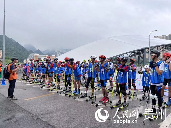 越野滑轮比赛现场。赖昱伽摄