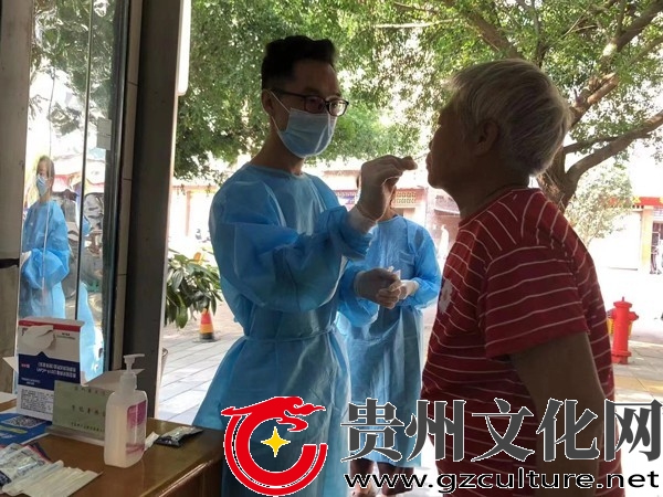 遵义供电局青年志愿者助力防疫检测“加速度”。