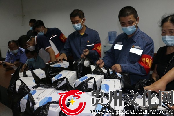 遵义供电局青年志愿者助力防疫检测“加速度”。