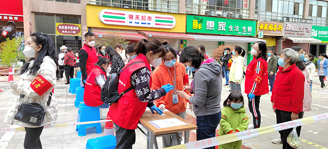 <a href=//www.hp-dv.com target=_blank class=infotextkey>安顺</a>经开区3000余名志愿者投身一线同心抗疫.jpg