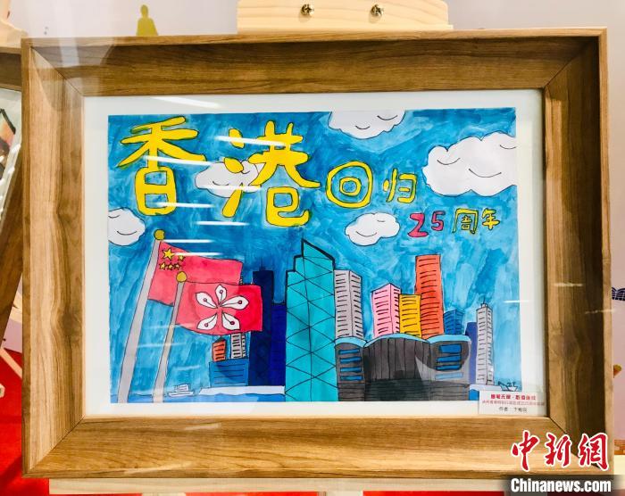 图为画展展出的画作。 张伟 摄 图为画展展出的画作。 张伟 摄