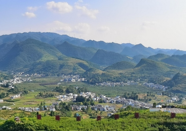5.優化營商環境，桐梓歡迎您來投資興業。圖為桐梓縣官倉鎮美麗鄉村。.jpg
