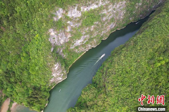 航拍施秉县舞阳河景区。 磨桂宾 摄 航拍施秉县舞阳河景区。 磨桂宾 摄