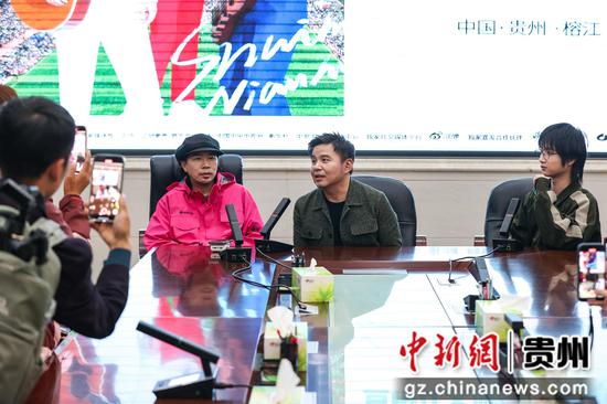 贵州村超水木年华欢迎会暨榕江文旅推广曲发布仪式在榕江县举行。瞿宏伦 摄 贵州村超水木年华欢迎会暨榕江文旅推广曲发布仪式在榕江县举行。瞿宏伦 摄