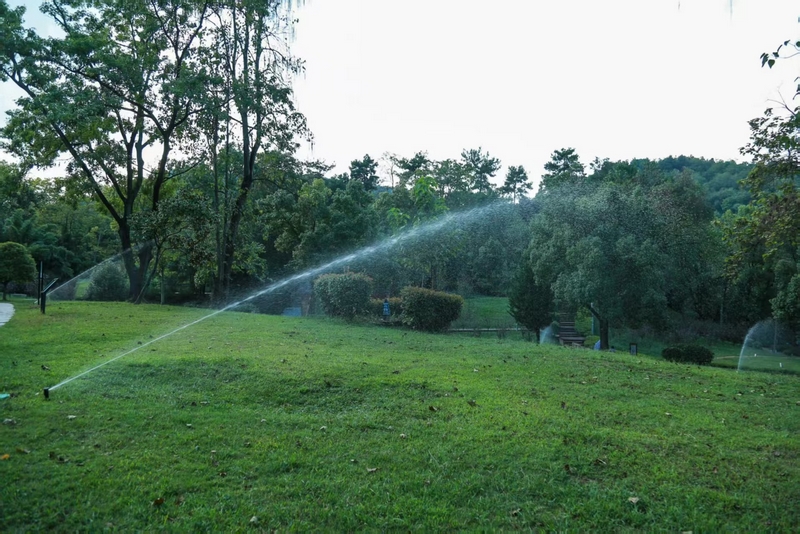 贵州：碧水清流映黔城 节水再生谱新篇