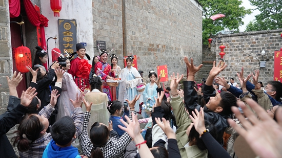 贵州镇远：“五一”旅游新亮点 多彩活动迎客来_fororder_DSC02126.JPG