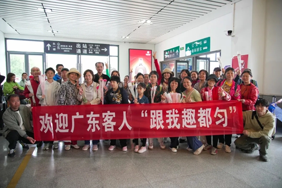 贵州都匀迎来广州“旅游看房团”