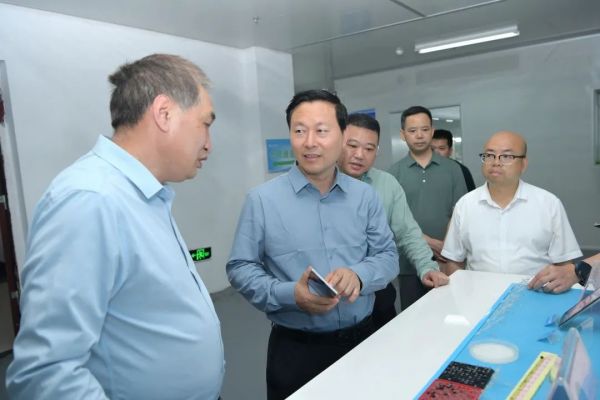 穆嵘坤到铜仁高新区调研