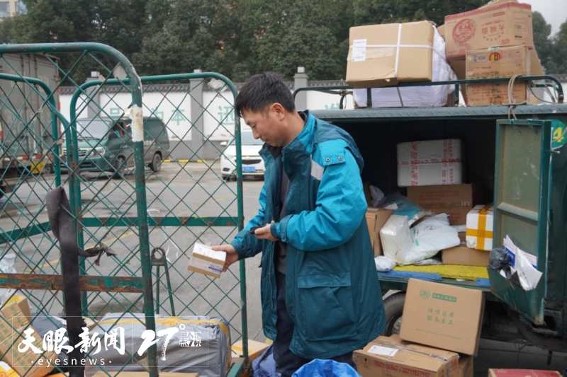 新春走基层｜包裹里的年味，邮路上的坚守