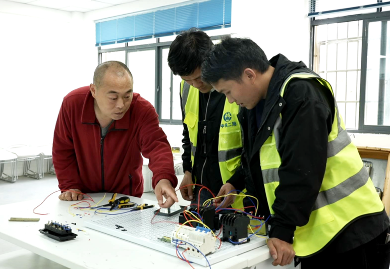 关岭高质量就业培训基地：“订单式”培训助力群众稳就业