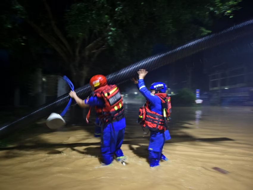 纳雍县蓝天救援队：闻“汛”而动 驰援榕江