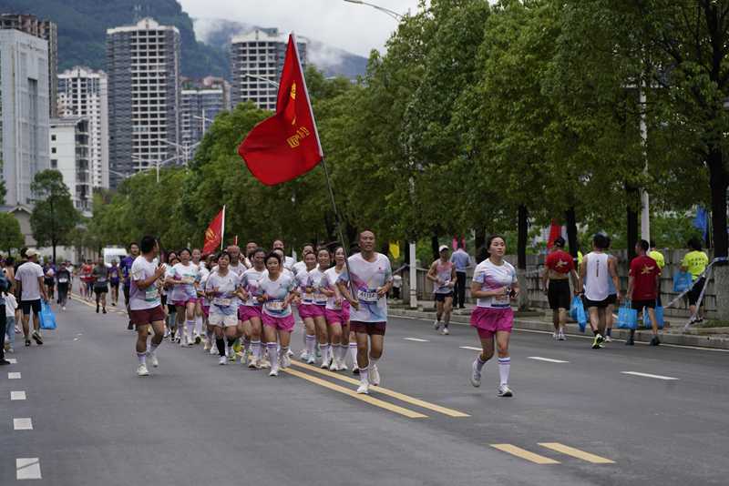 思南环乌江半程马拉松完赛