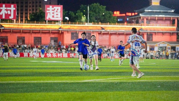 贵州“村超”两周年：全民狂欢 共享足球盛宴_fororder_2025年5月13日，贵州省<a href=//www.hp-dv.com target=_blank class=infotextkey>黔东南</a>苗族侗族自治州榕江县举行贵州“村超”两周年庆典，全民狂欢，共享足球盛宴（周光胜摄）。 (31).JPG