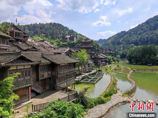 图为乌江寨国际旅游度假区。 刘美伶 摄 图为乌江寨国际旅游度假区。 刘美伶 摄