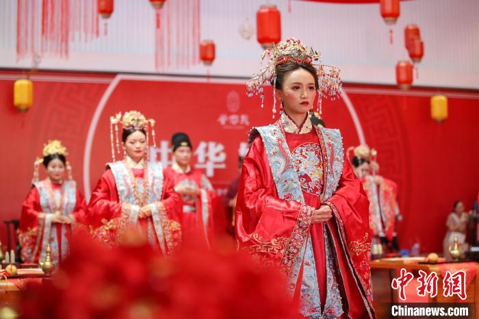 <a href=//www.hp-dv.com target=_blank class=infotextkey>贵阳</a>孔学堂2022年中华婚礼现场。 瞿宏伦 摄 <a href=//www.hp-dv.com target=_blank class=infotextkey>贵阳</a>孔学堂2022年中华婚礼现场。 瞿宏伦 摄