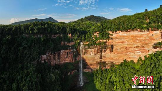 5月27日,航拍赤水丹霞旅游区·佛光岩夏日景色。 5月27日,航拍赤水丹霞旅游区·佛光岩夏日景色。