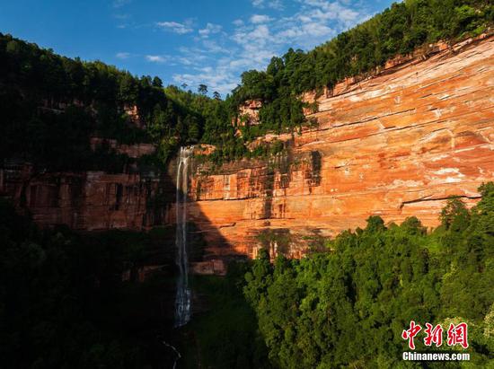 5月27日,航拍赤水丹霞旅游区·佛光岩夏日景色。 5月27日,航拍赤水丹霞旅游区·佛光岩夏日景色。