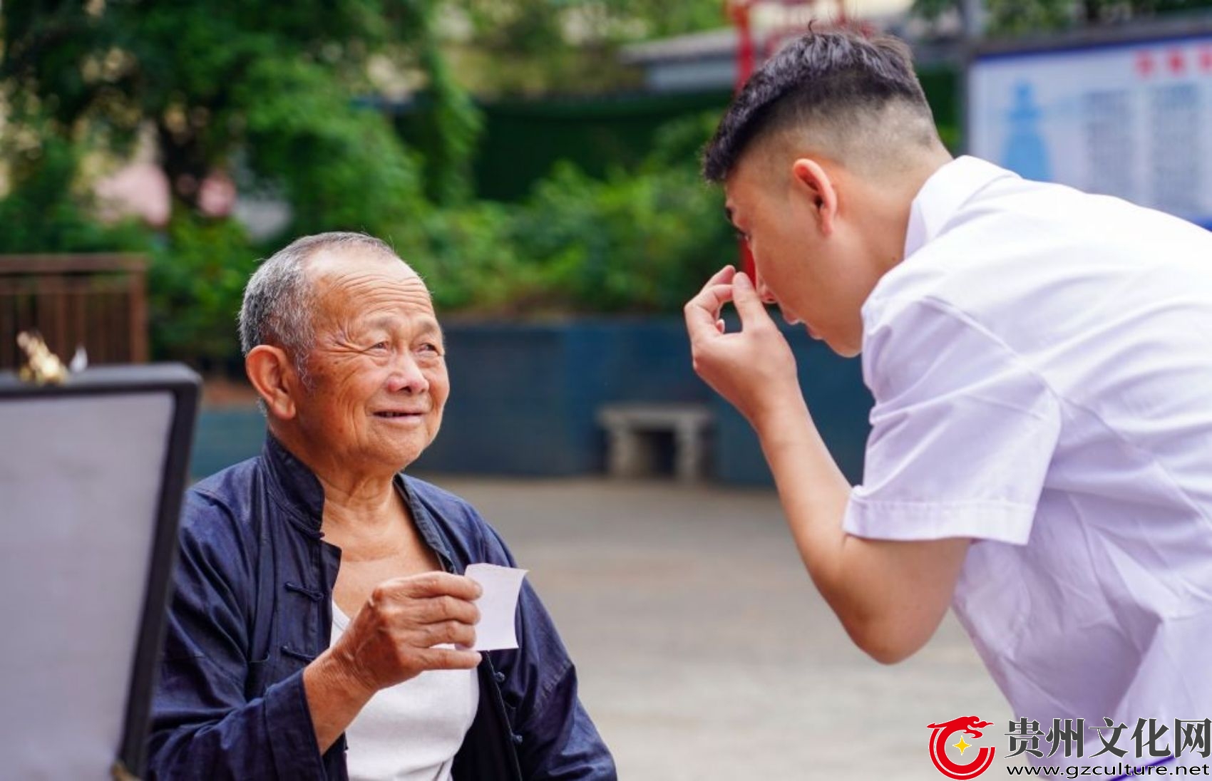 贵州从江：全国爱眼日 关注眼健康