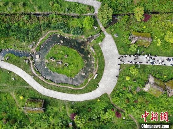 图为6月20日,航拍贵州省<a href=//www.hp-dv.com target=_blank class=infotextkey>毕节</a>市赫章县海雀村复原区。中新网记者 石小杰 摄 图为6月20日,航拍贵州省<a href=//www.hp-dv.com target=_blank class=infotextkey>毕节</a>市赫章县海雀村复原区。中新网记者 石小杰 摄